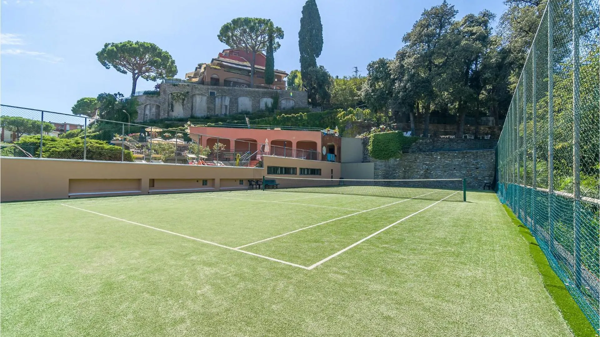 1 Bedroom Stunning Home In Rapallo 0*,