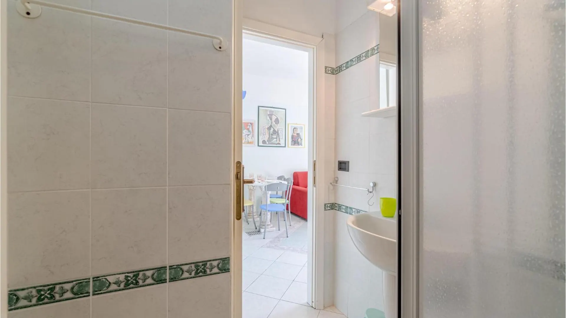 1 Bedroom Stunning Home In Rapallo 0*,